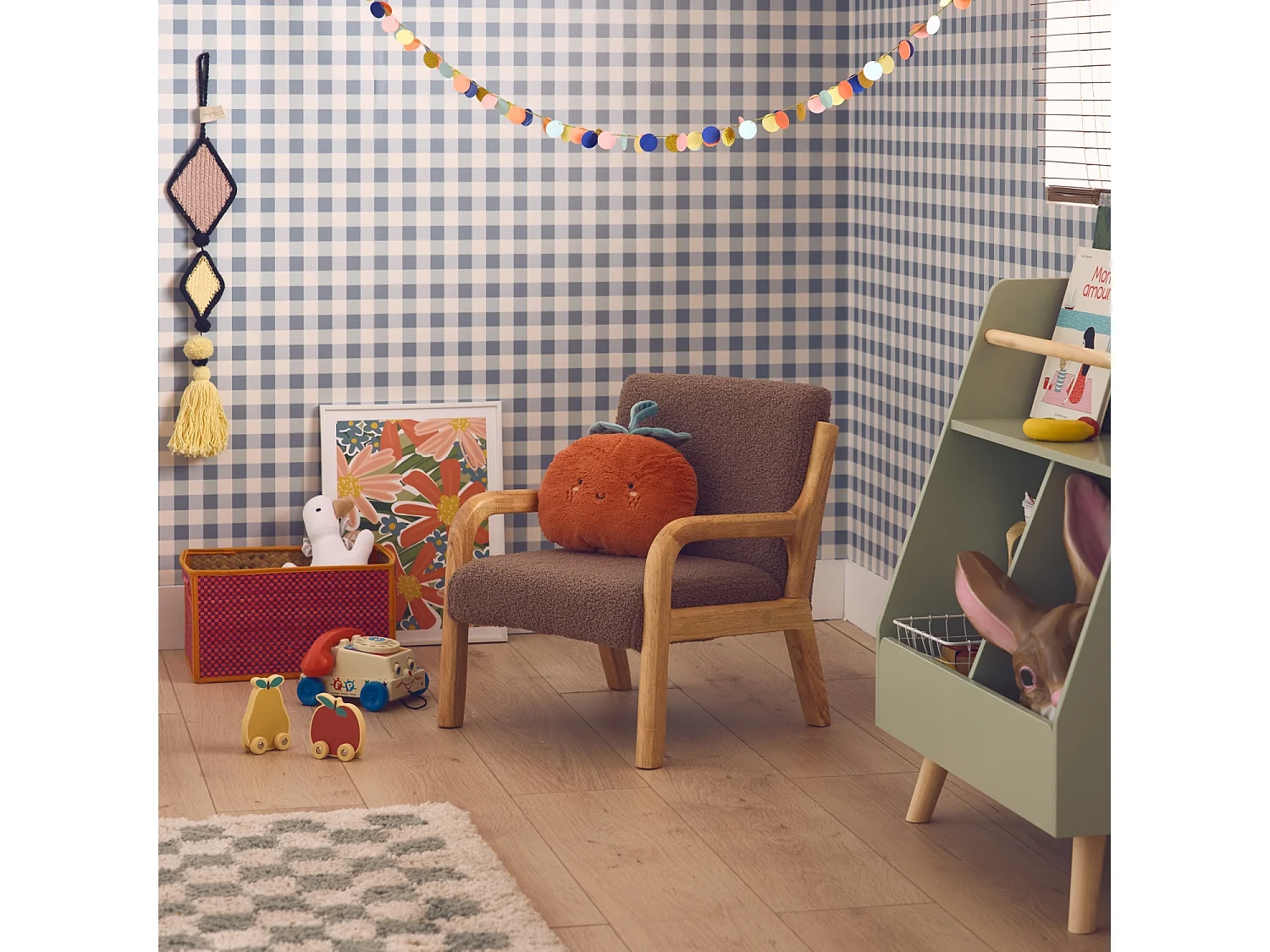 Poltrona scandinava per bambini in legno, tessuto bouclé, marrone