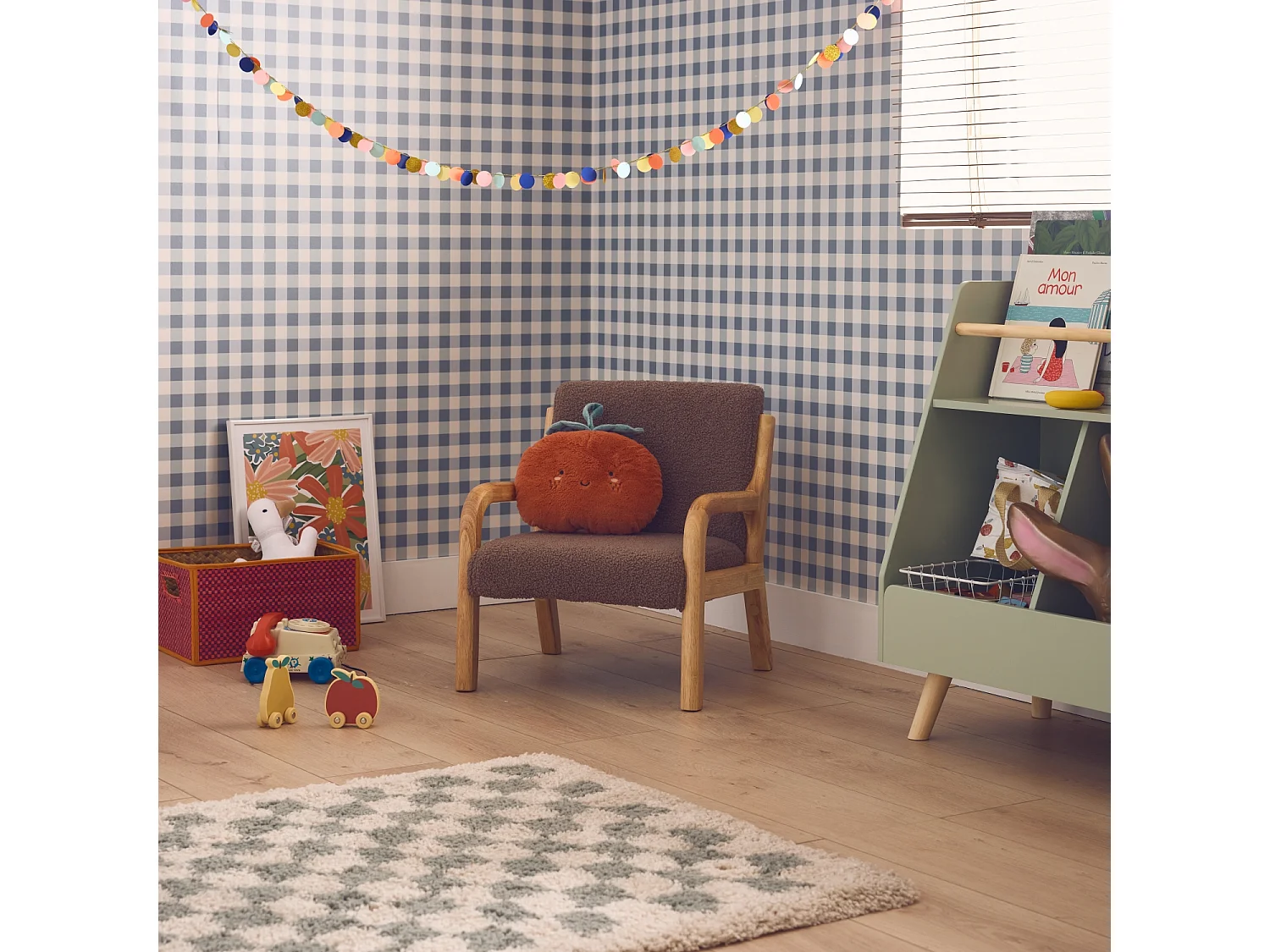 Poltrona scandinava per bambini in legno, tessuto bouclé, marrone