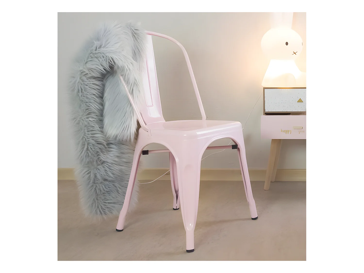 Chaise industrielle métal rose 85x52,5x45 cm