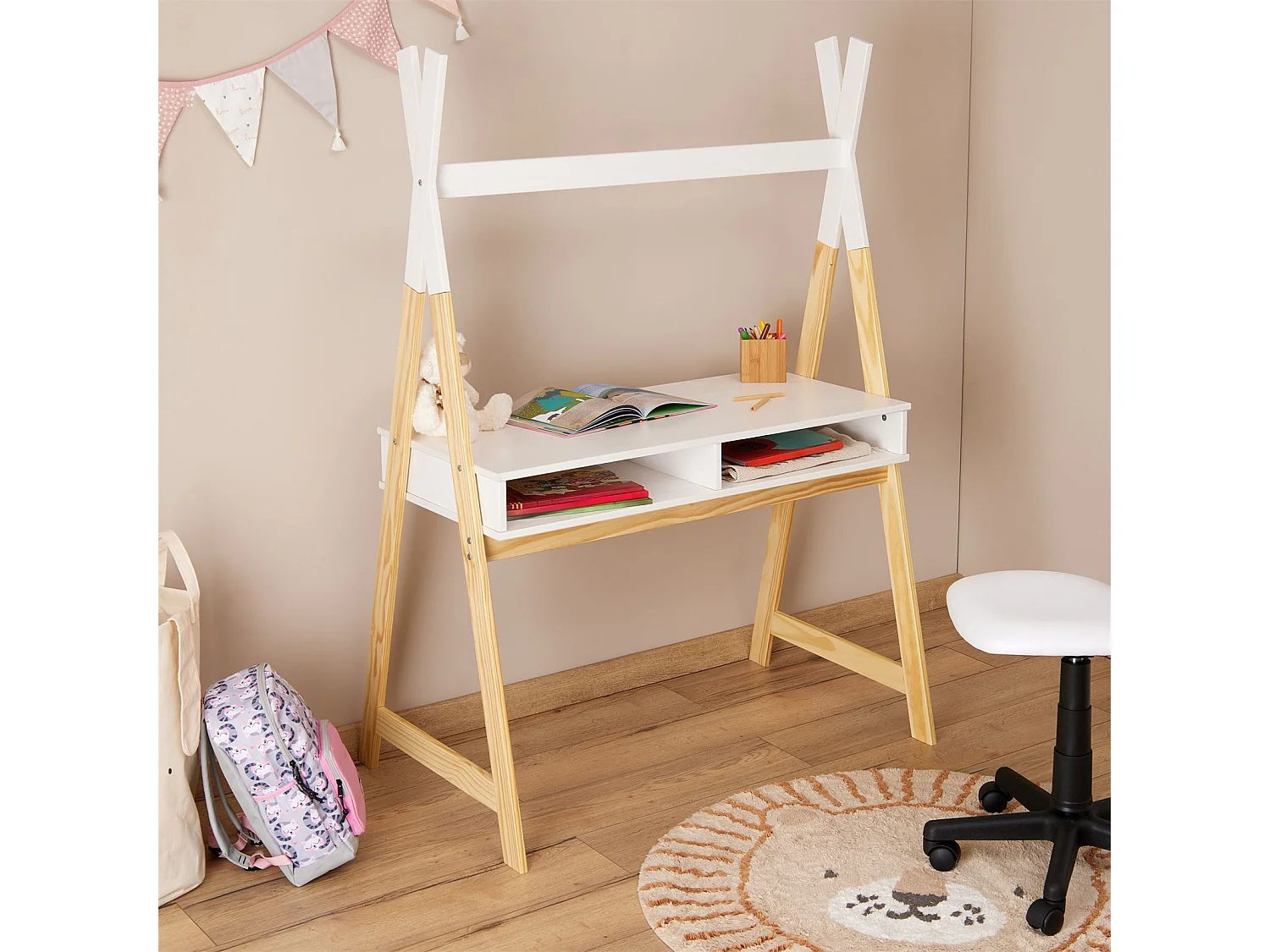 Bureau enfant SIMI petit bureau en forme de tipi de type Montessori, avec 2 niches, en pin massif naturel et blanc