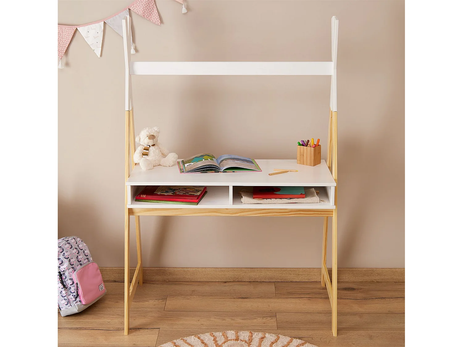 Bureau enfant SIMI petit bureau en forme de tipi de type Montessori, avec 2 niches, en pin massif naturel et blanc
