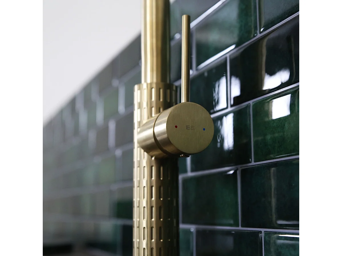 Architek miscelatore per lavello con soffione estraibile oro spazzolato Essebagno