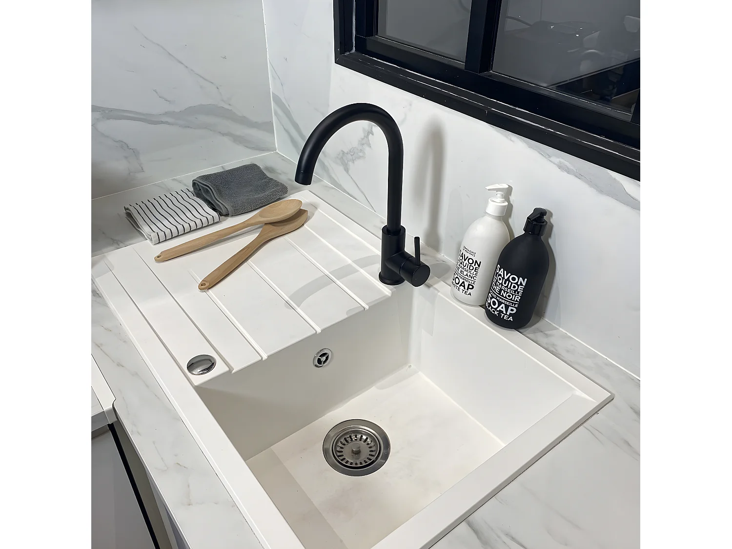 Kiwo Spültischarmatur schwarz Essebagno