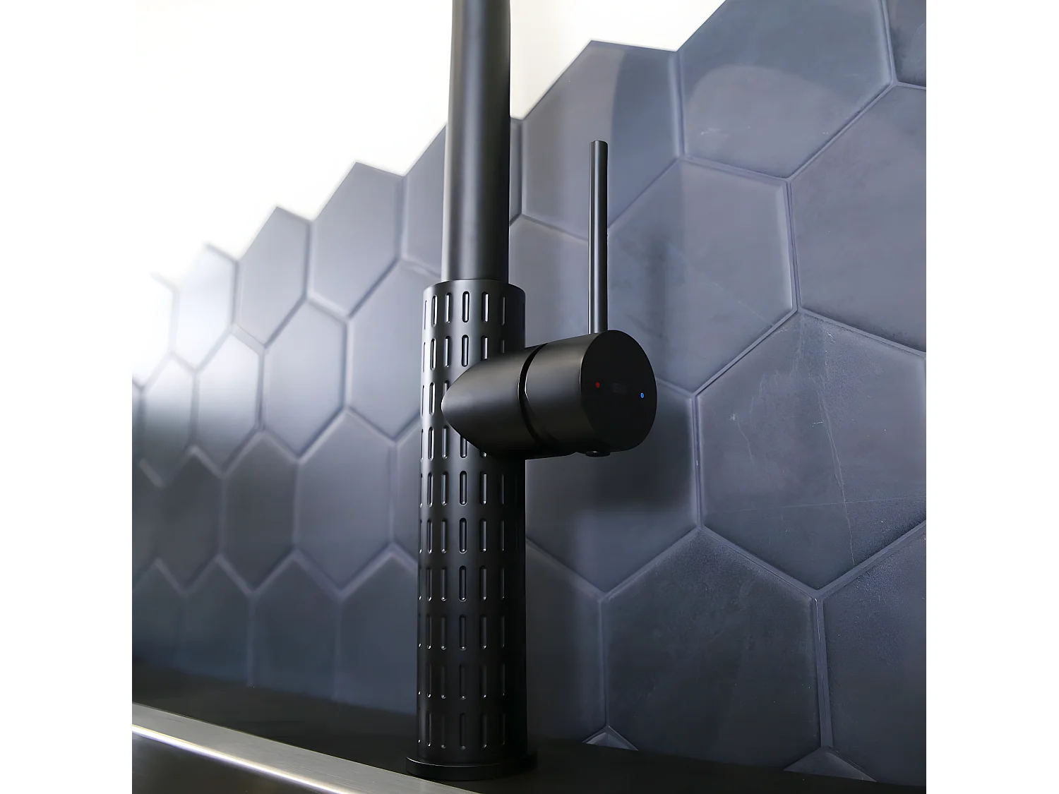 Architek miscelatore per lavello con soffione estraibile nero Essebagno