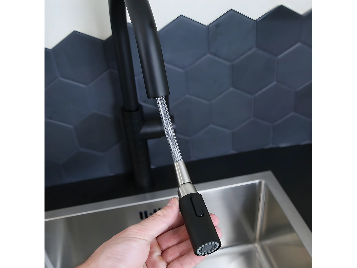 Architek miscelatore per lavello con soffione estraibile nero Essebagno