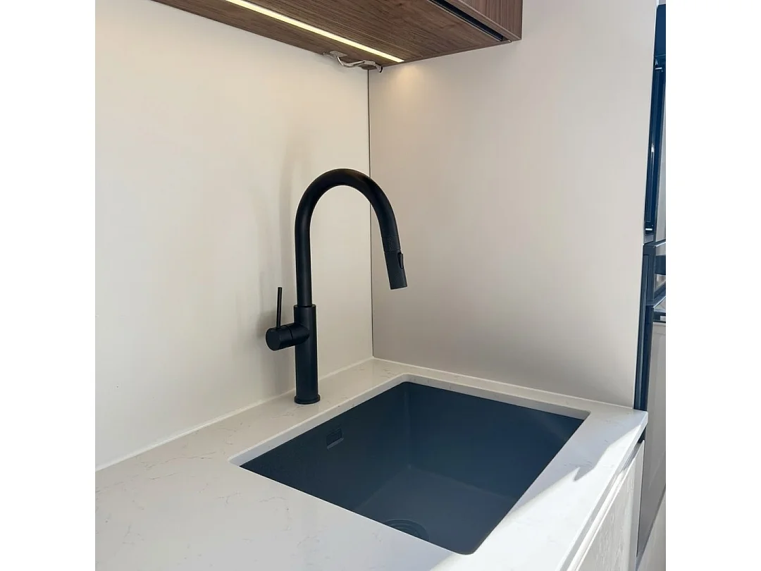 Architek miscelatore per lavello con soffione estraibile nero Essebagno