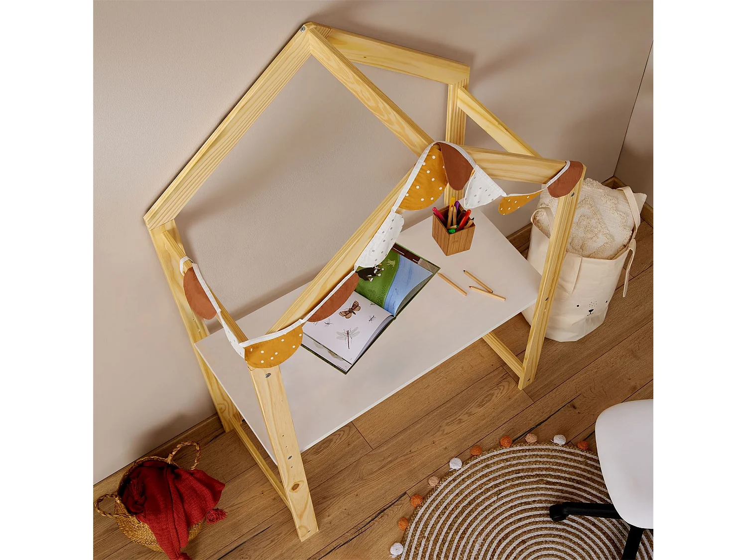 Bureau cabane enfant réglable LIA Montessori en bois massif coloris naturel et blanc, plateau évolutif en hauteur