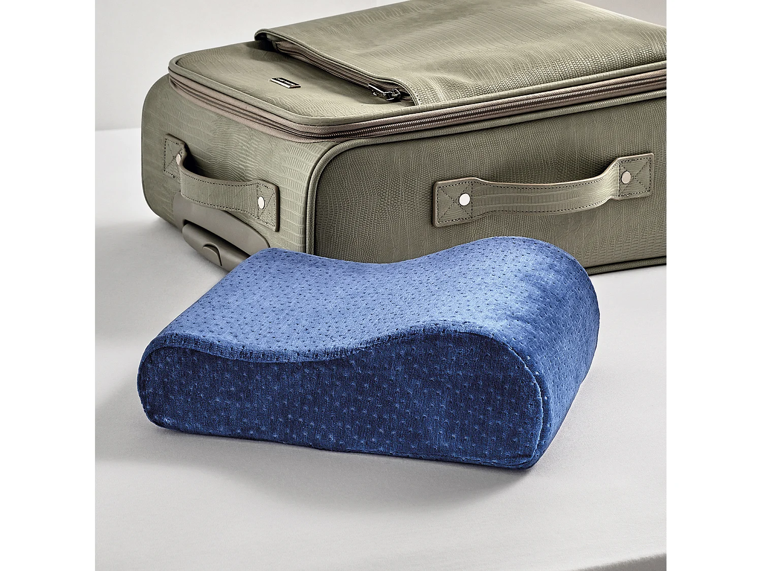 Oreiller de voyage viscoélastique ergonomique pour le soutien de la nuque