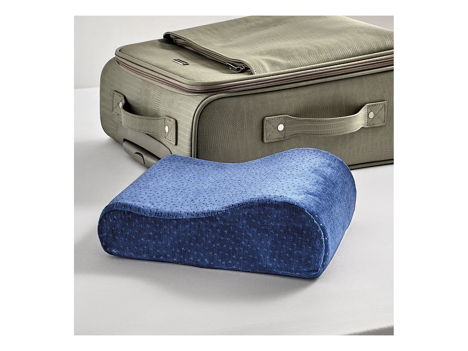 Oreiller de voyage viscoélastique ergonomique pour le soutien de la nuque