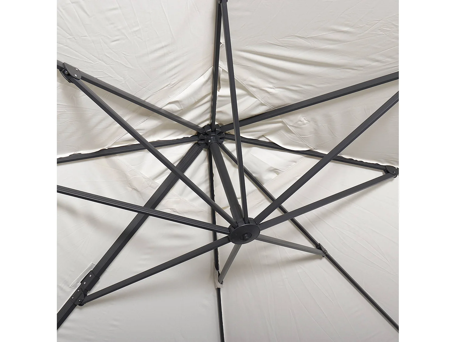 Parasol déporté rectangulaire écru 3x4m + dalles à lester 50x50cm