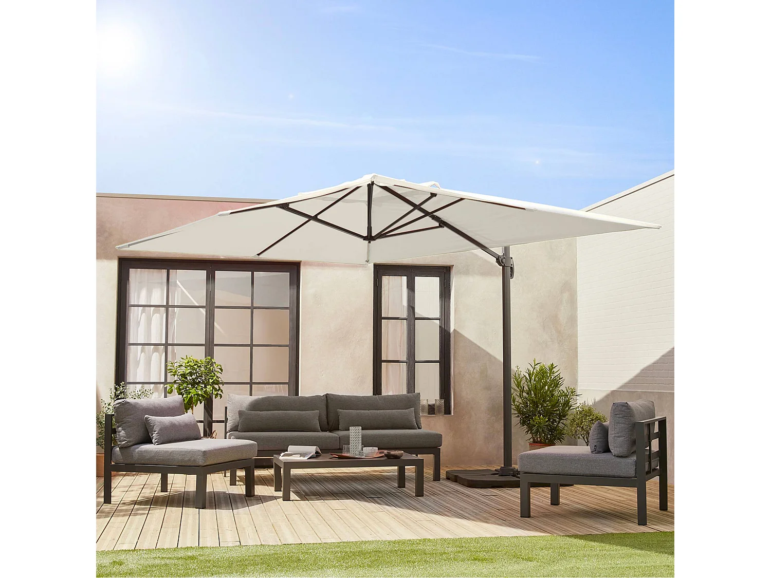 Parasol déporté rectangulaire écru 3x4m + dalles à lester 50x50cm