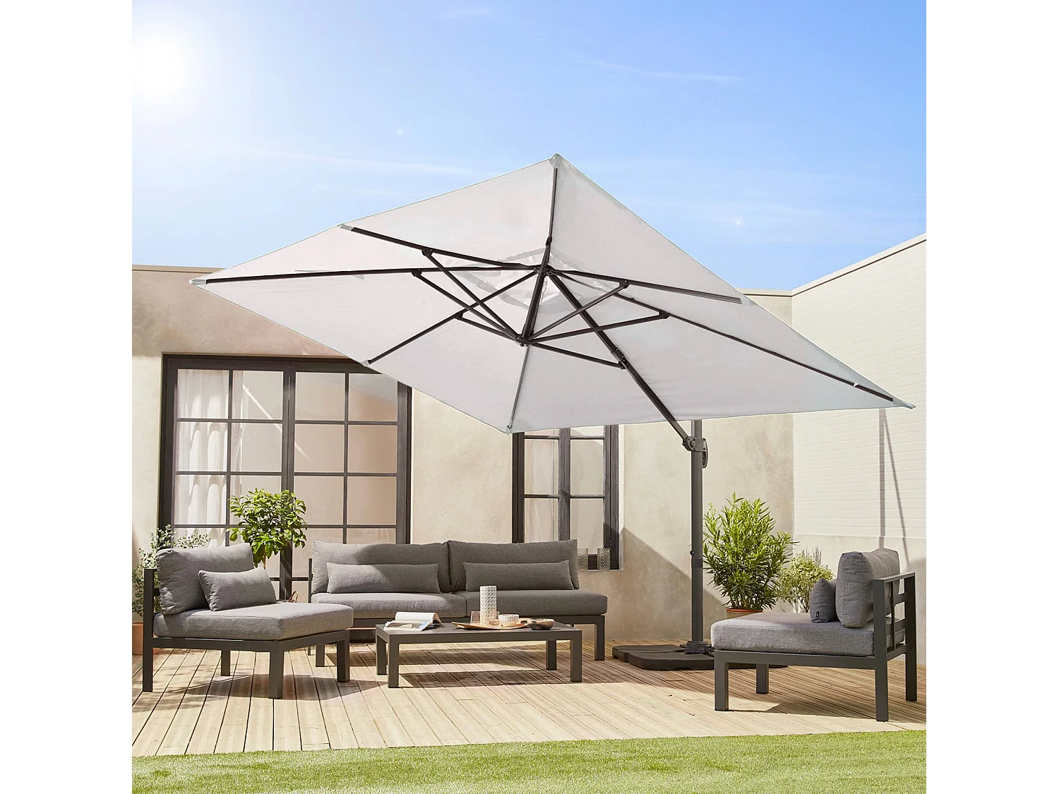 Parasol déporté rectangulaire écru 3x4m + dalles à lester 50x50cm
