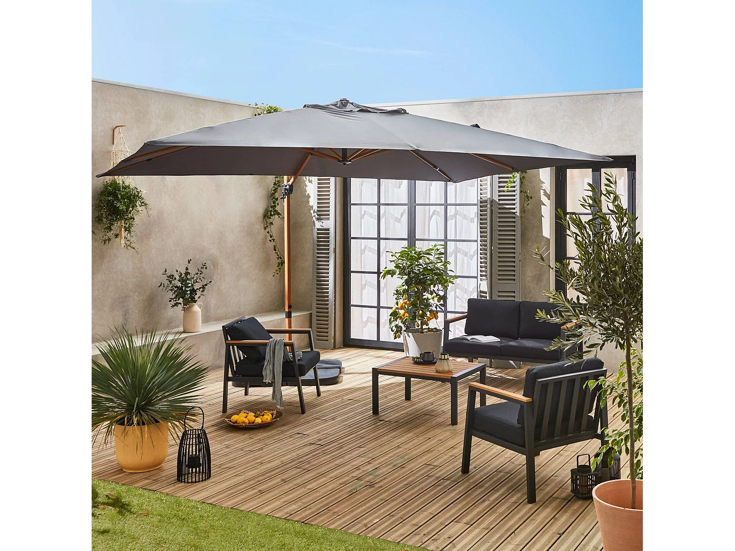 Parasol déporté rectangulaire gris 3x4m. mât effet bois + Dalles à lester 50x50cm