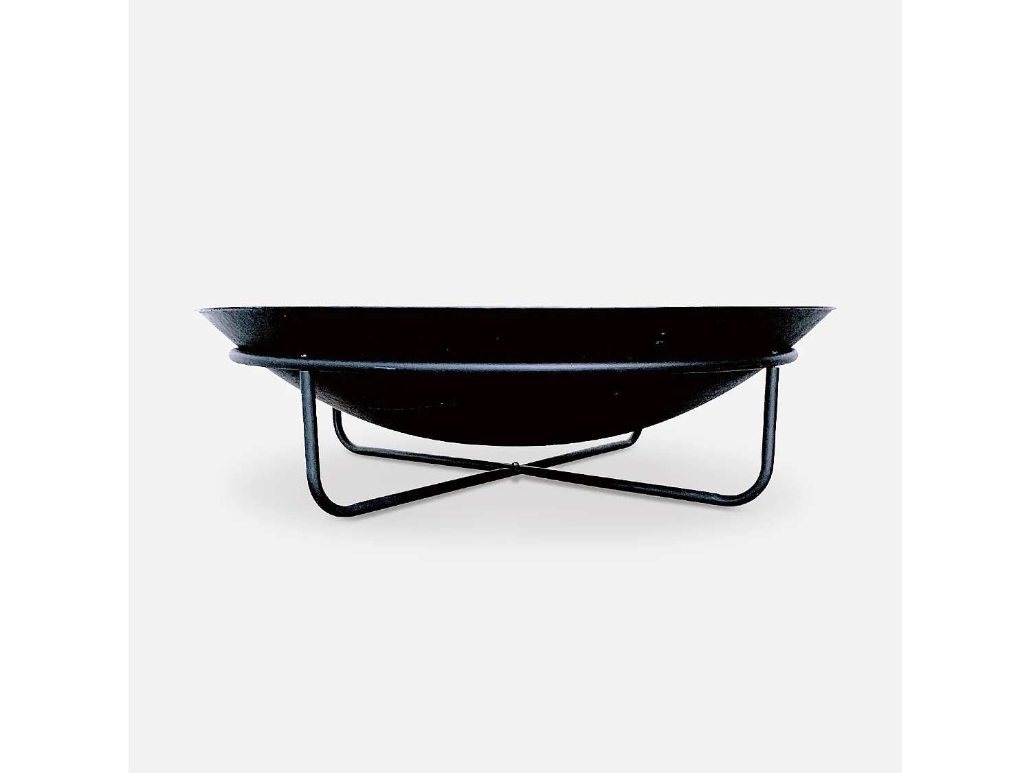Braséro Ø90cm sur 4 pieds en fonte noir – BROMO - pieds en acier. design épuré