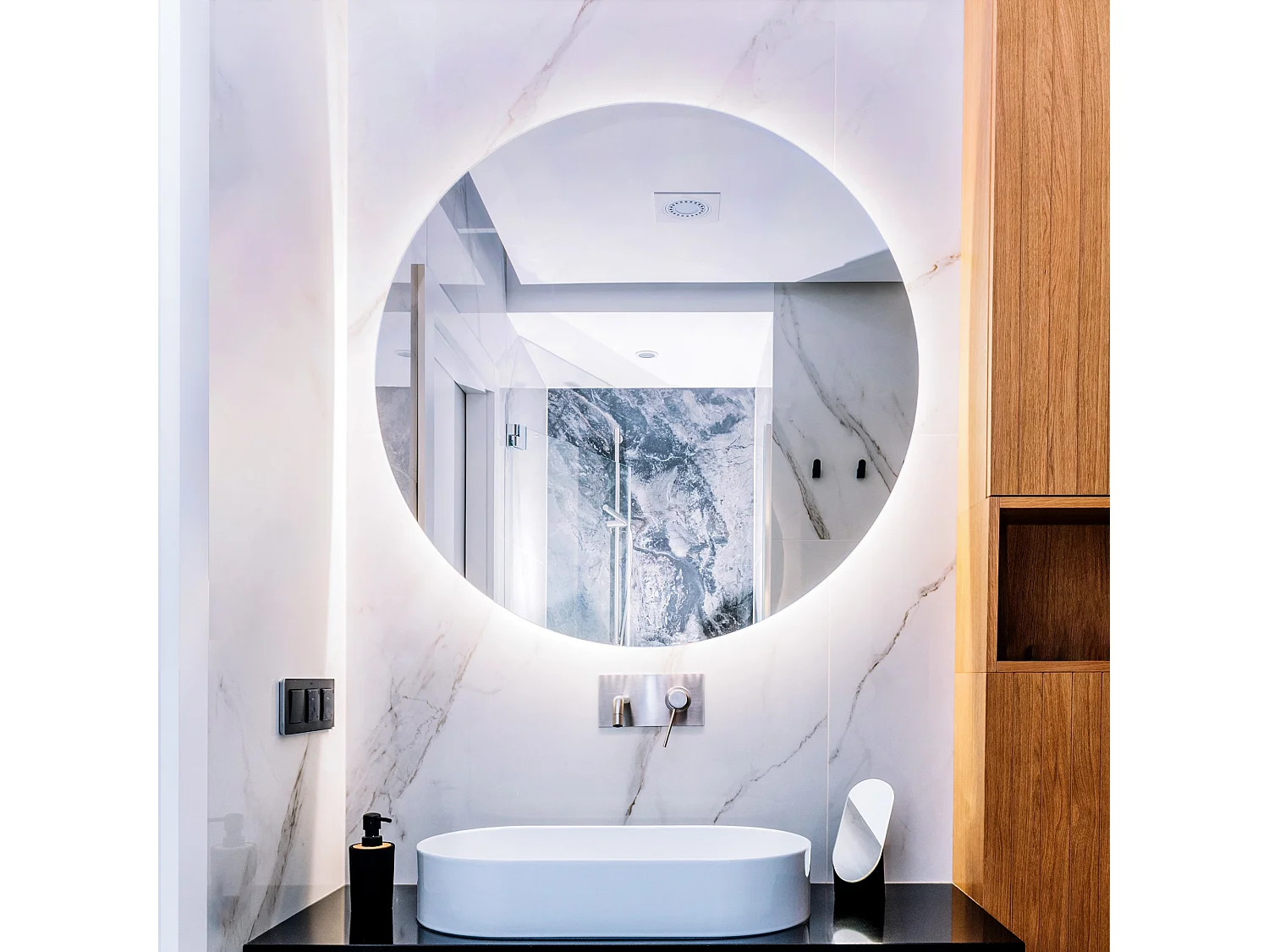 Moderne LED-verlichte spiegel voor badkamer 70 cm warm licht