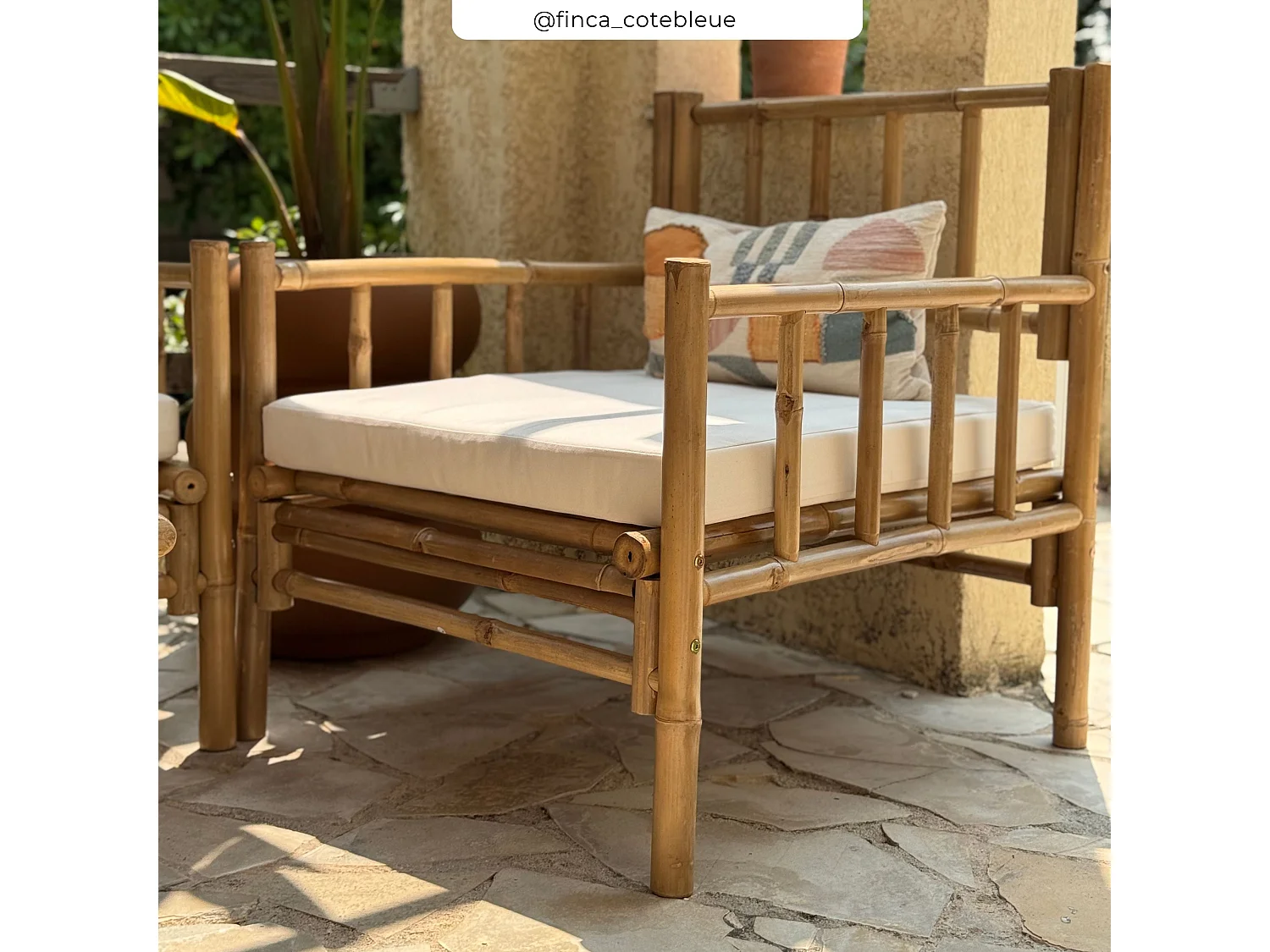Conjunto de jardín blanco de bambú con sofá, sillón y mesa baja - Vadella