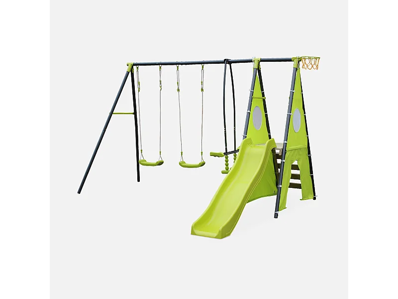 Parque infantil con columpio y tobogán verde