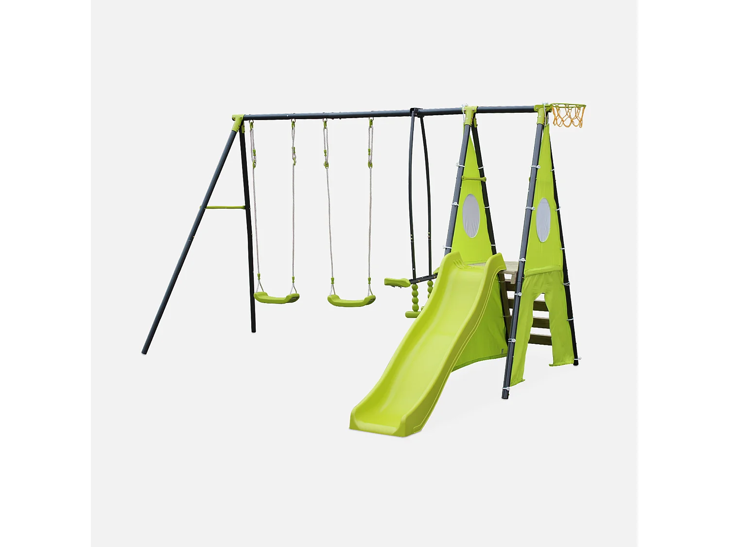 Parque infantil con columpio y tobogán verde