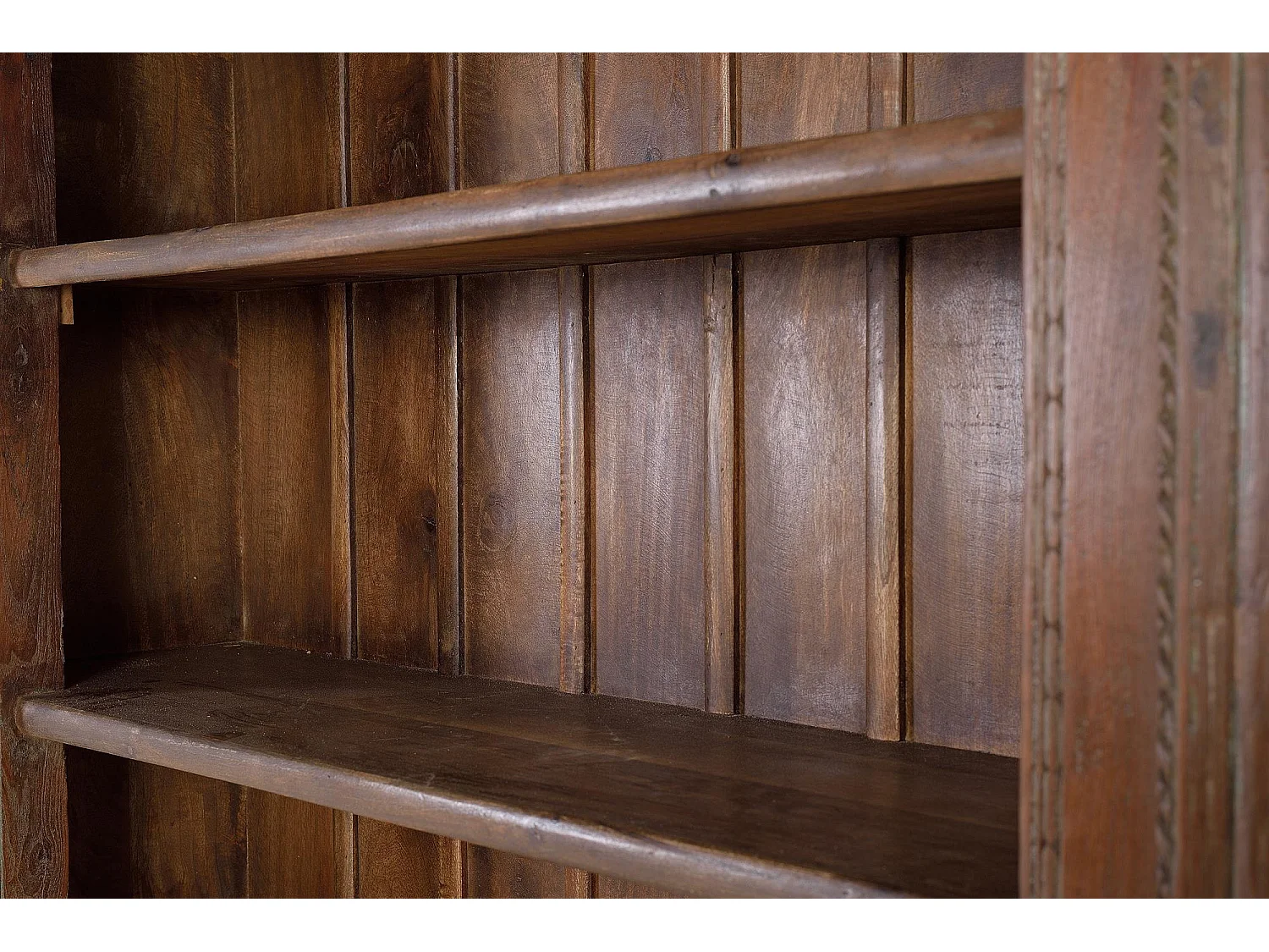 Bibliothèque en bois manguier et en bois récupéré