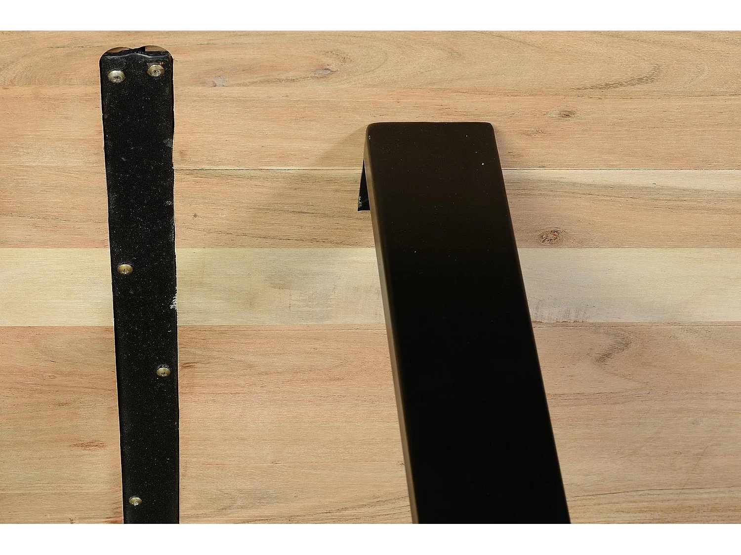 Esstisch aus AkazieGINER Y COLOMER