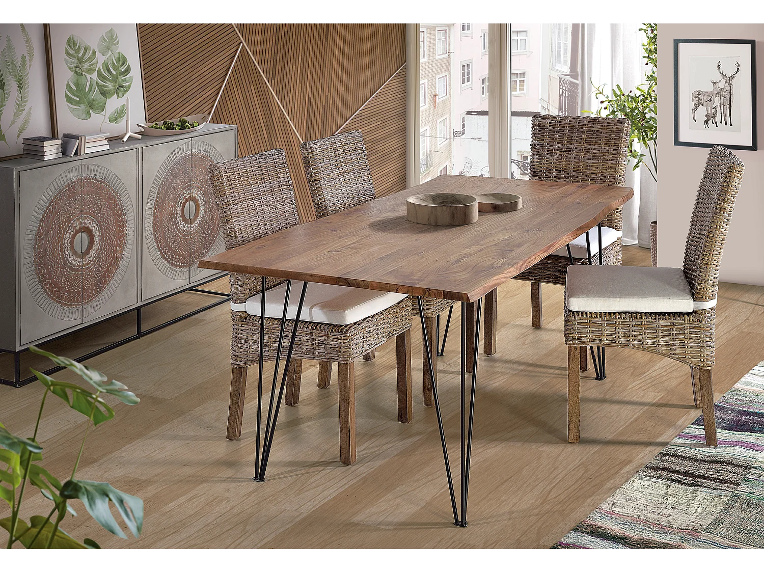 Mesa com manjedoura em madeira de acácia natural e pés de metal para 6 pessoas.