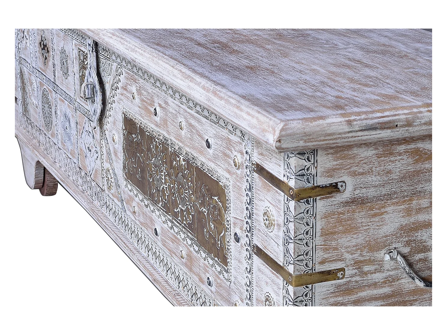 Coffre ancien en bois de manguier blanc