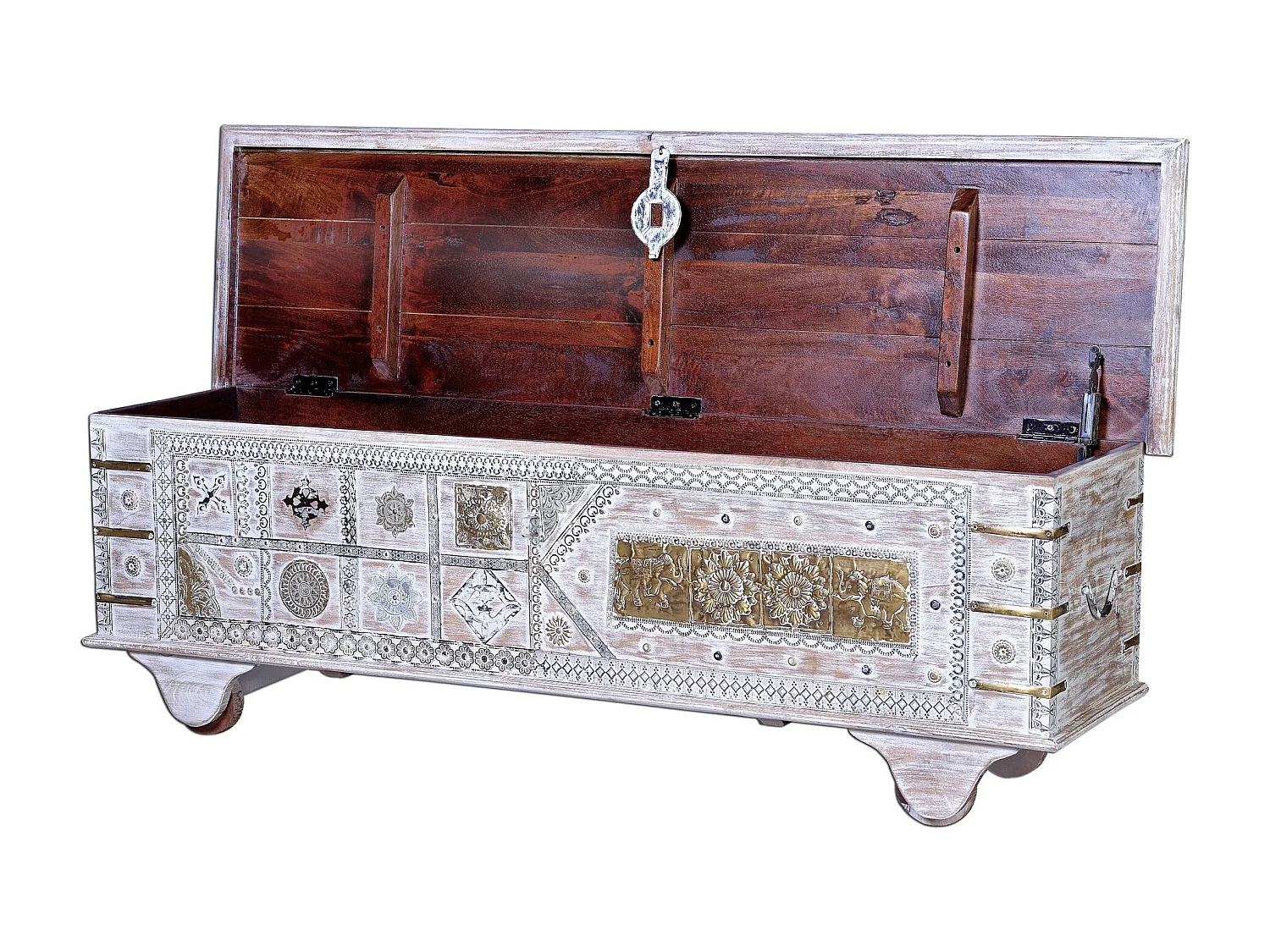 Coffre ancien en bois de manguier blanc