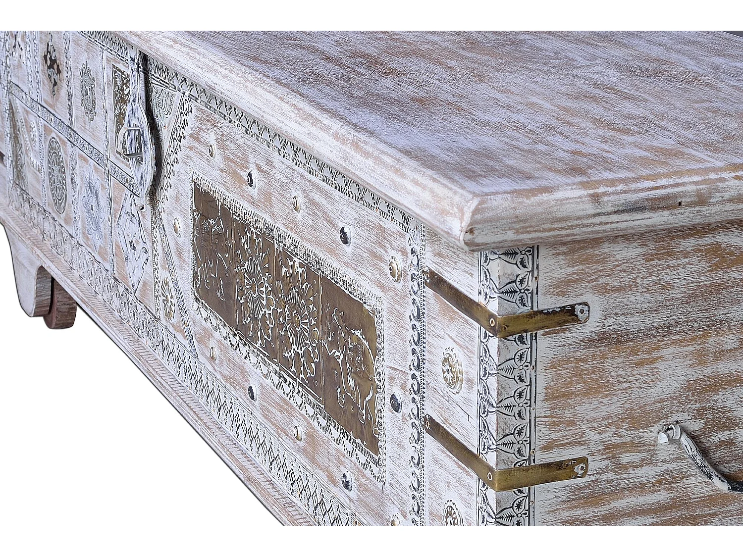 Coffre ancien en bois de manguier blanc