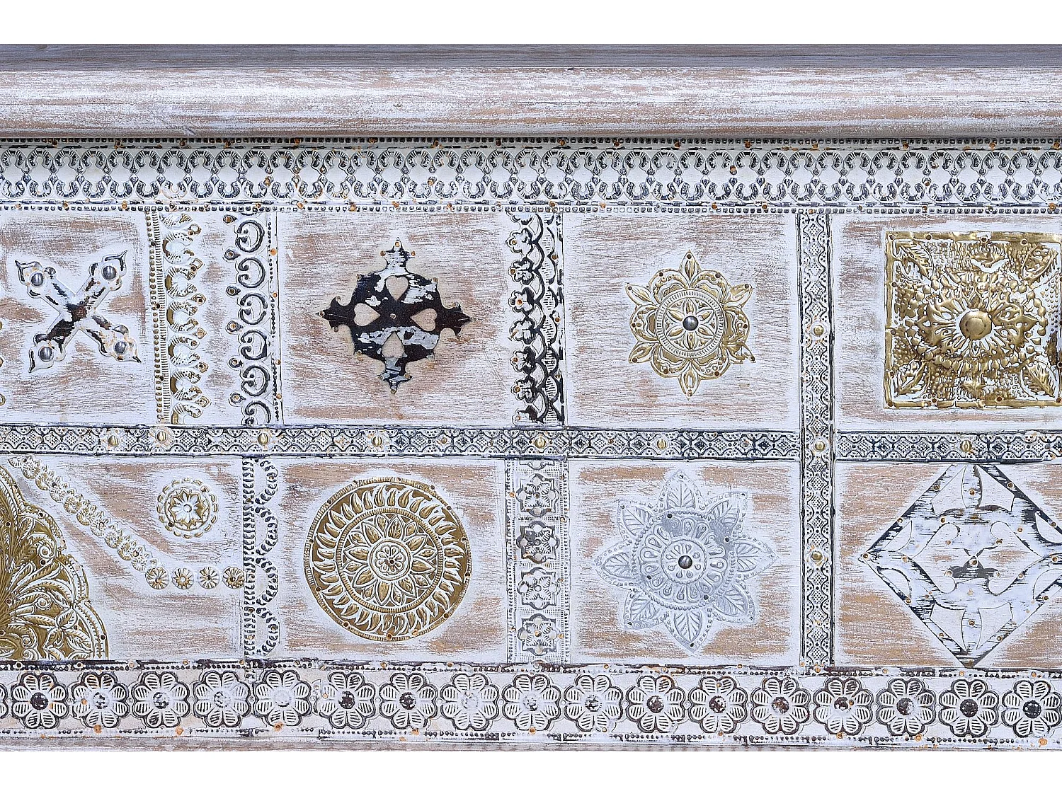 Coffre ancien en bois de manguier blanc