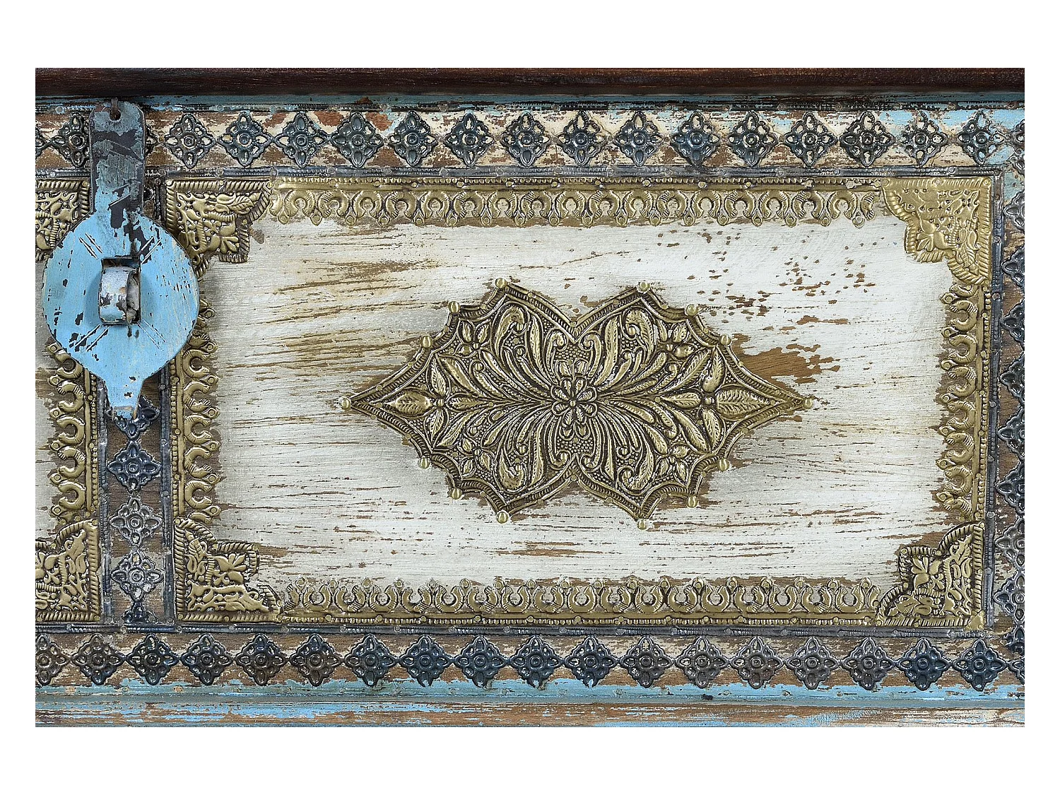 Coffre en manguier bleu et merisier vieilli