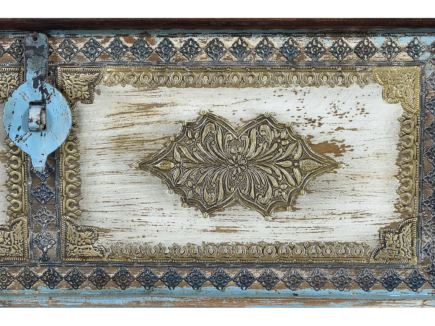 Coffre en manguier bleu et merisier vieilli