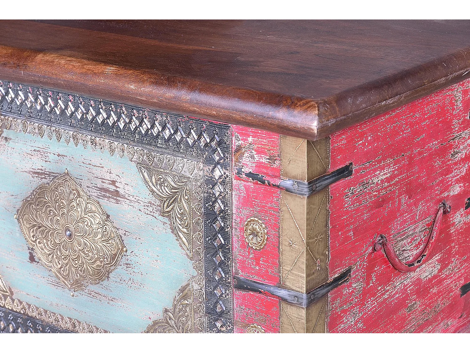 Coffre en manguier rouge vieilli et merisier