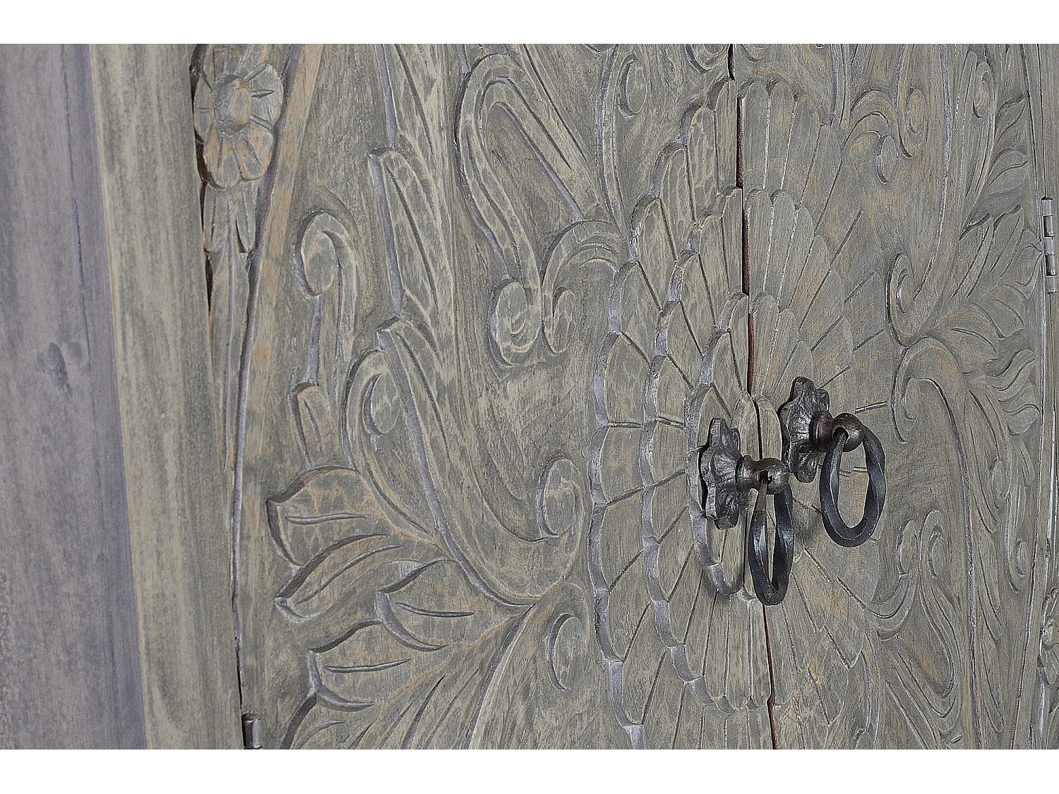 Armoire en manguier et pieds en métal gris vieilli