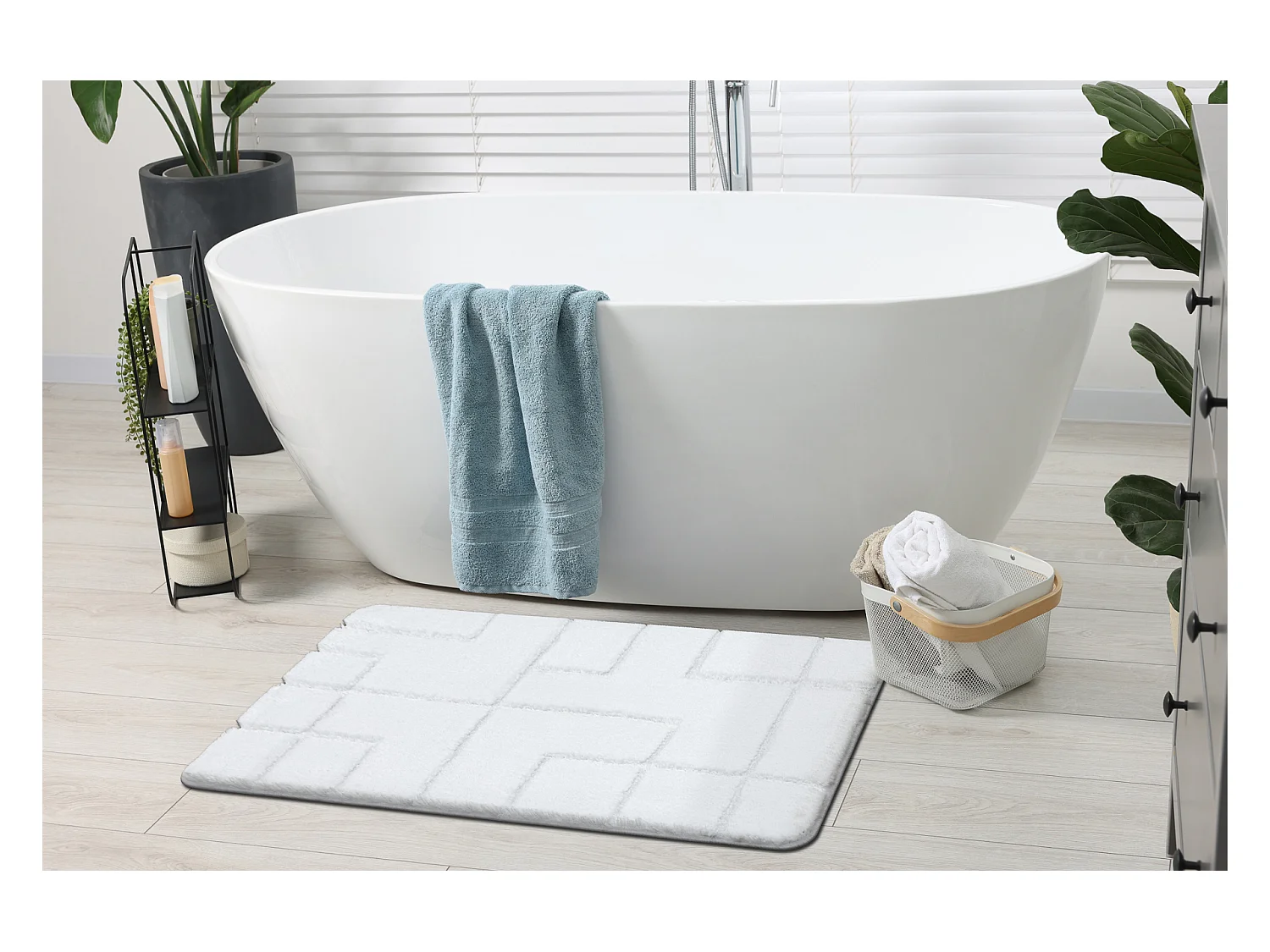 Dywan łazienkowy SUPREME LINES linie, antypoślizgowy, miękki - bia� 50x80 cm