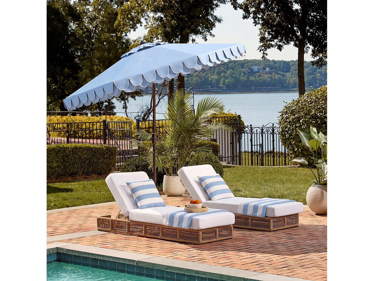 Parasol Bleu /blanc OPEN: 255 x 255 X 250 CLOSE: 15 x 15 x 250 cm - Valance