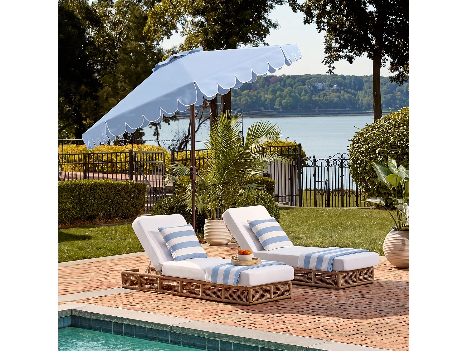 Parasol Bleu /blanc OPEN: 255 x 255 X 250 CLOSE: 15 x 15 x 250 cm - Dorinda