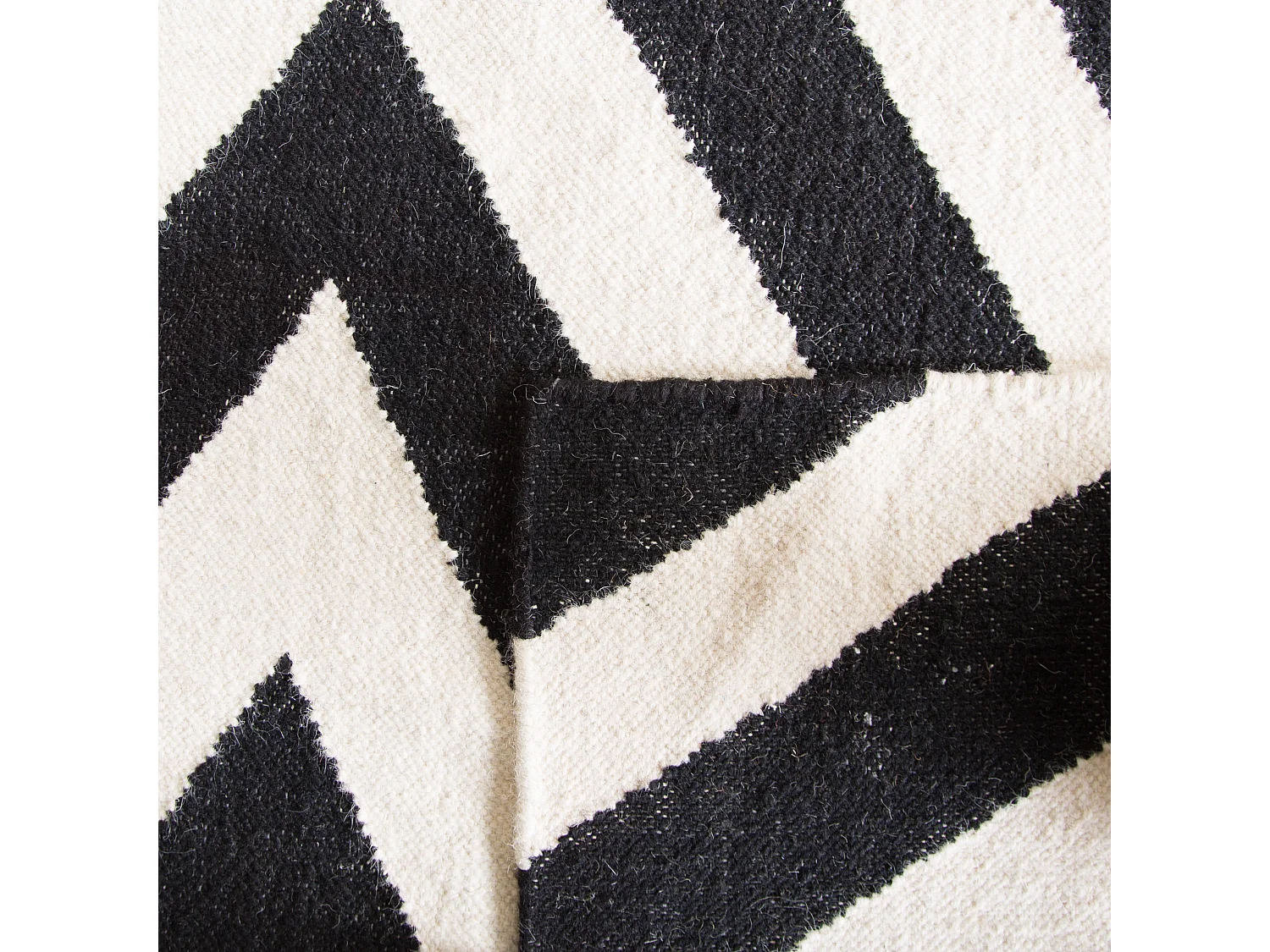 Tapis Noir/Neutre 122 X 183 cm - Serena