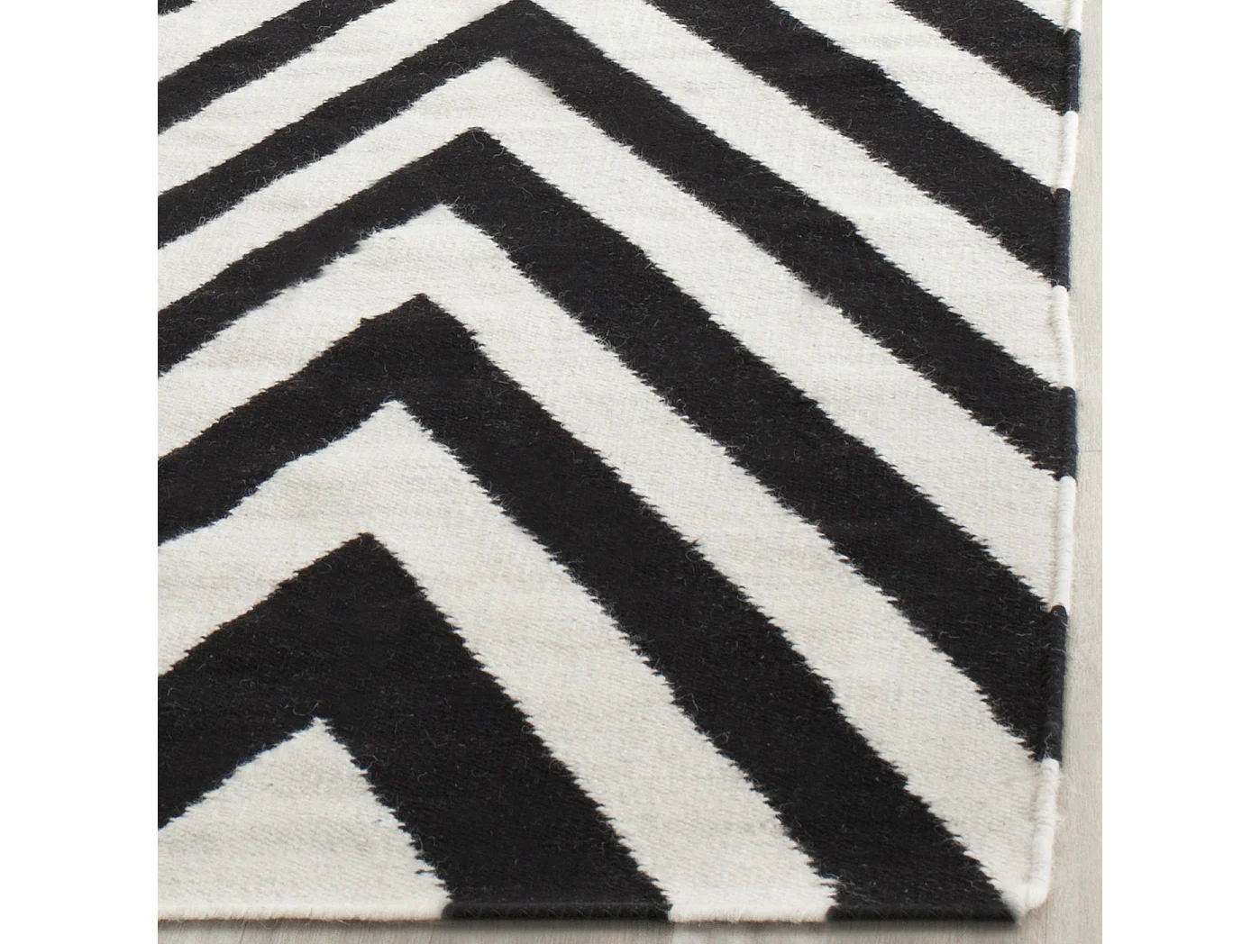 Tapis Noir/Neutre 122 X 183 cm - Serena