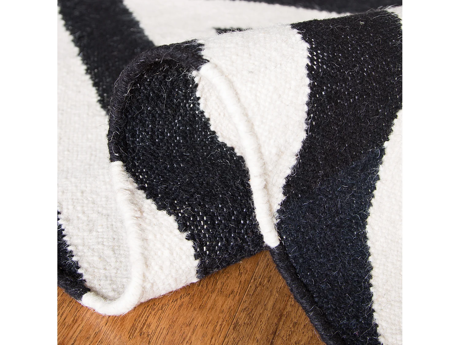 Tapis Noir/Neutre 122 X 183 cm - Serena