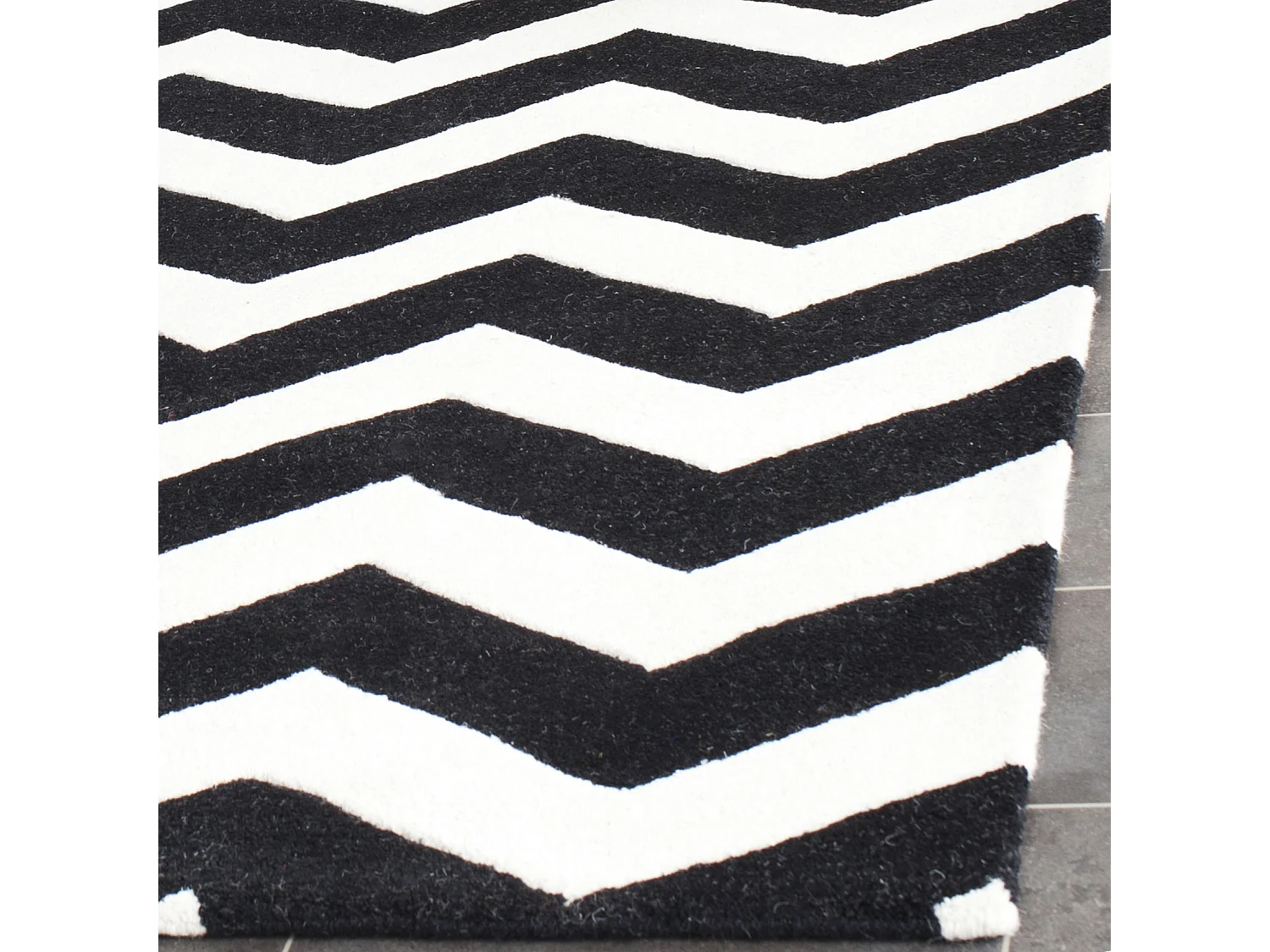 Tapis Neutre/Noir 122 X 183 cm - Anneliese