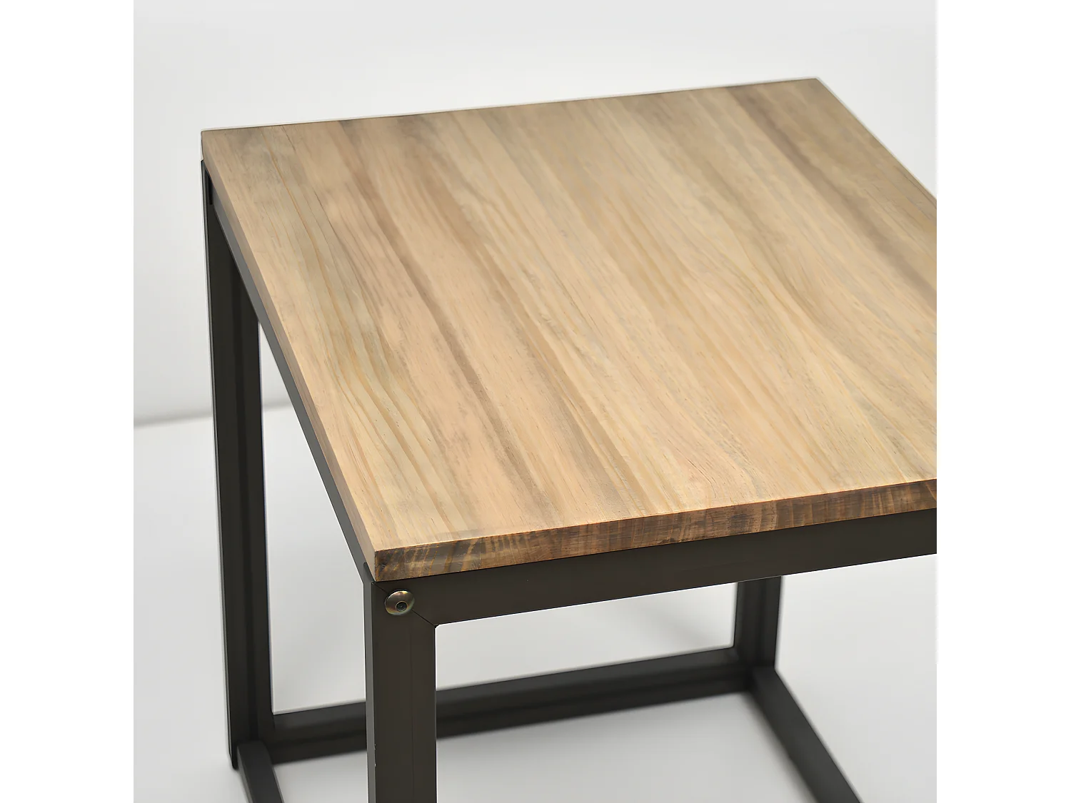Mesita de noche ECO Three 40x40x47cm Negra en madera maciza de pino acabado vintage estilo industrial Box Furniture