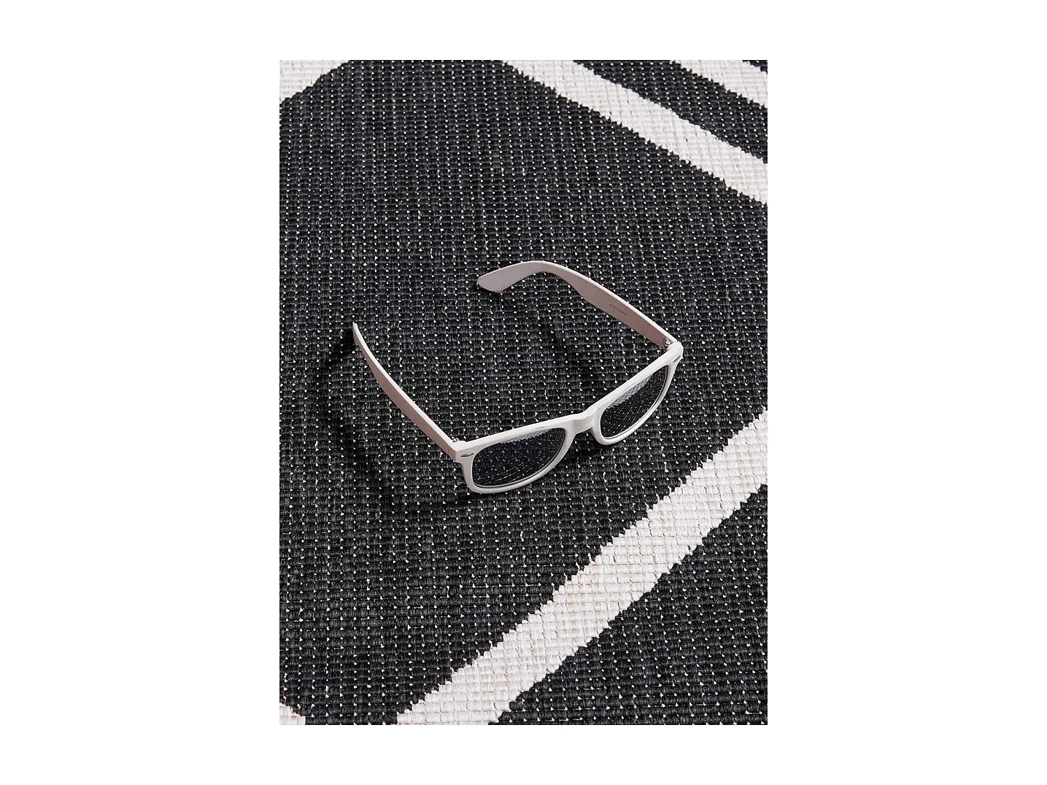 Tapis extérieur, kilim reversible 160x230 LYN2 AB REVERSIBLE noir et crème