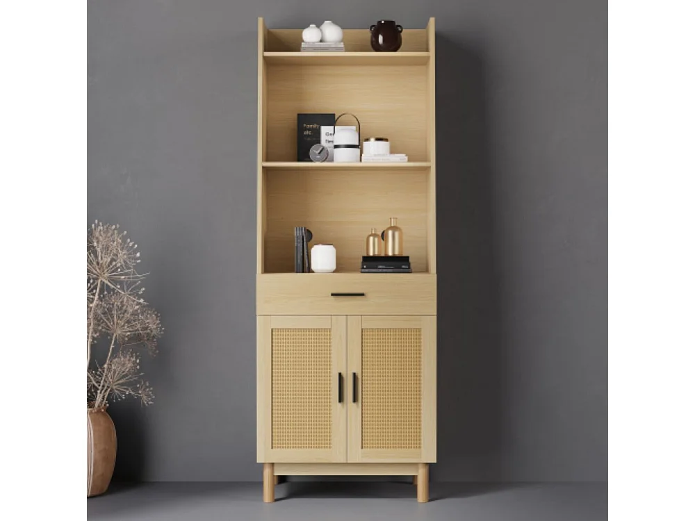 Vitrine in eikenhout met een hoogte van 180,5 cm met 2 rotan deuren en 1 lade.