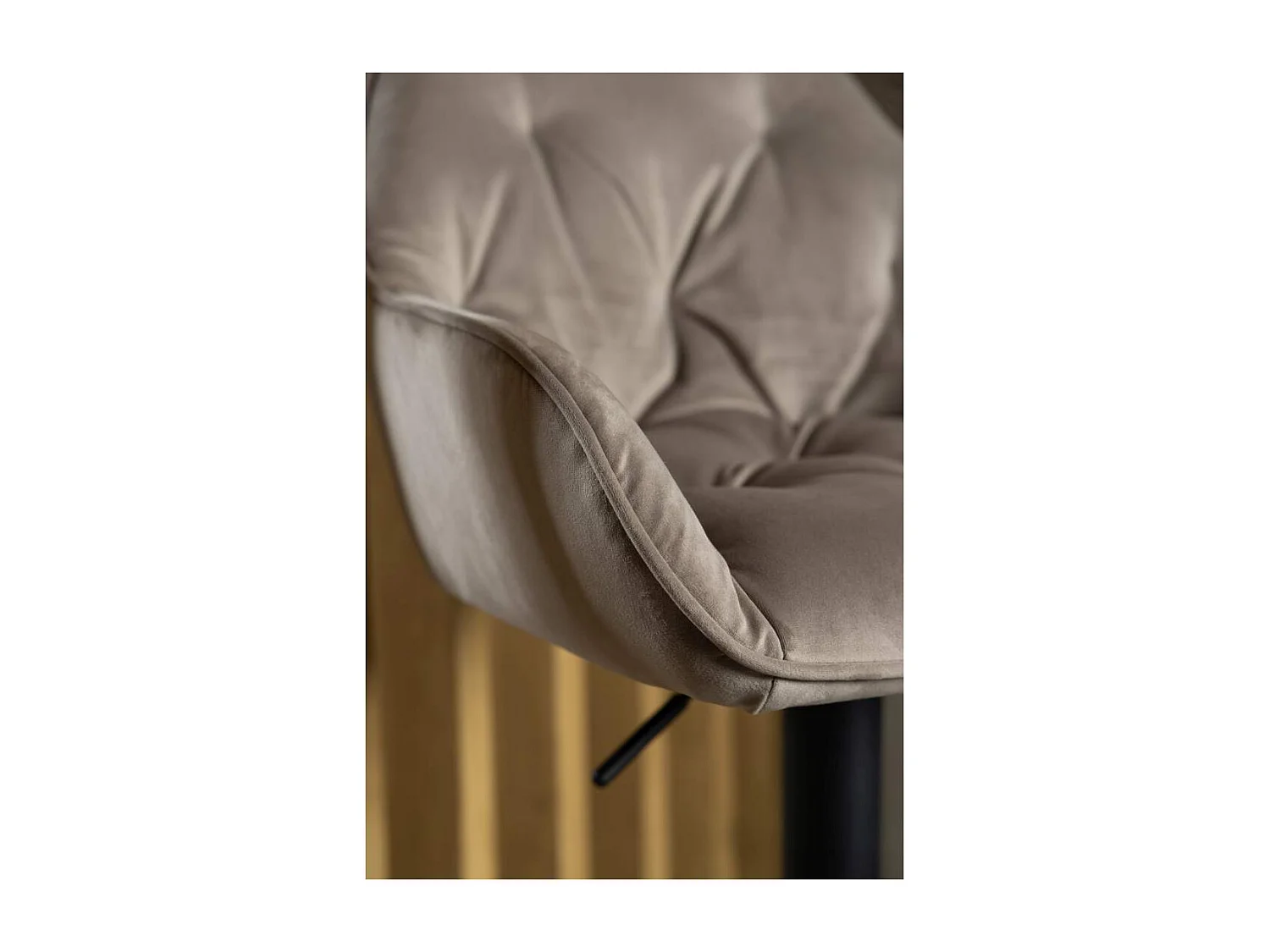 Sloke barstoel velours draaifunctie beige.