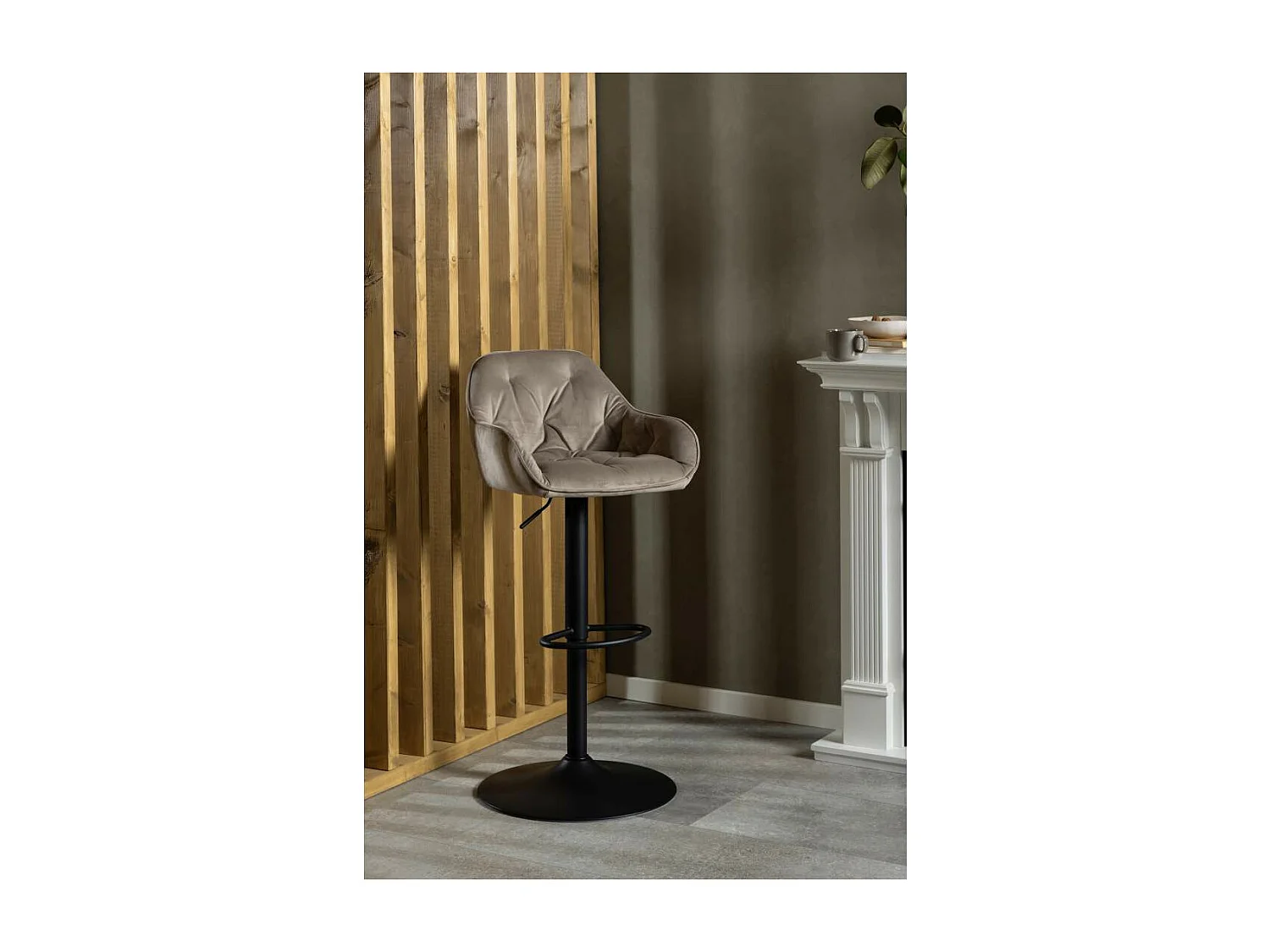 Sloke barstoel velours draaifunctie beige.