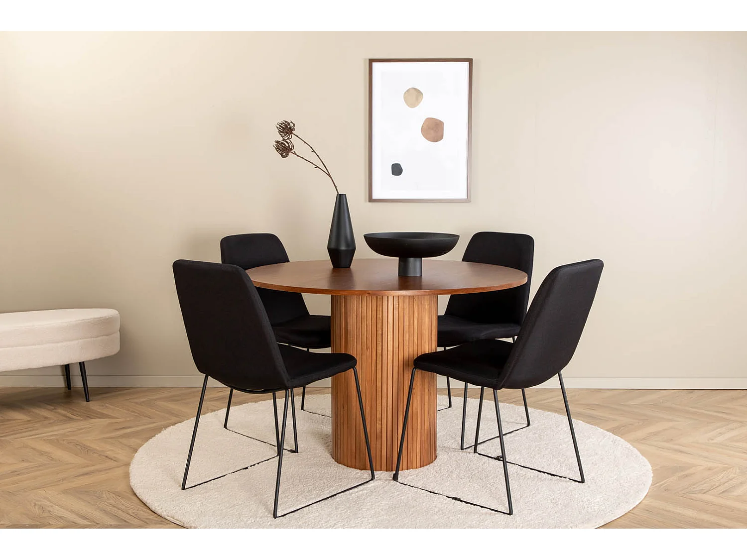 BiancaROWA ensemble table, table chêne plaqué et 4 Muce chaises noir.