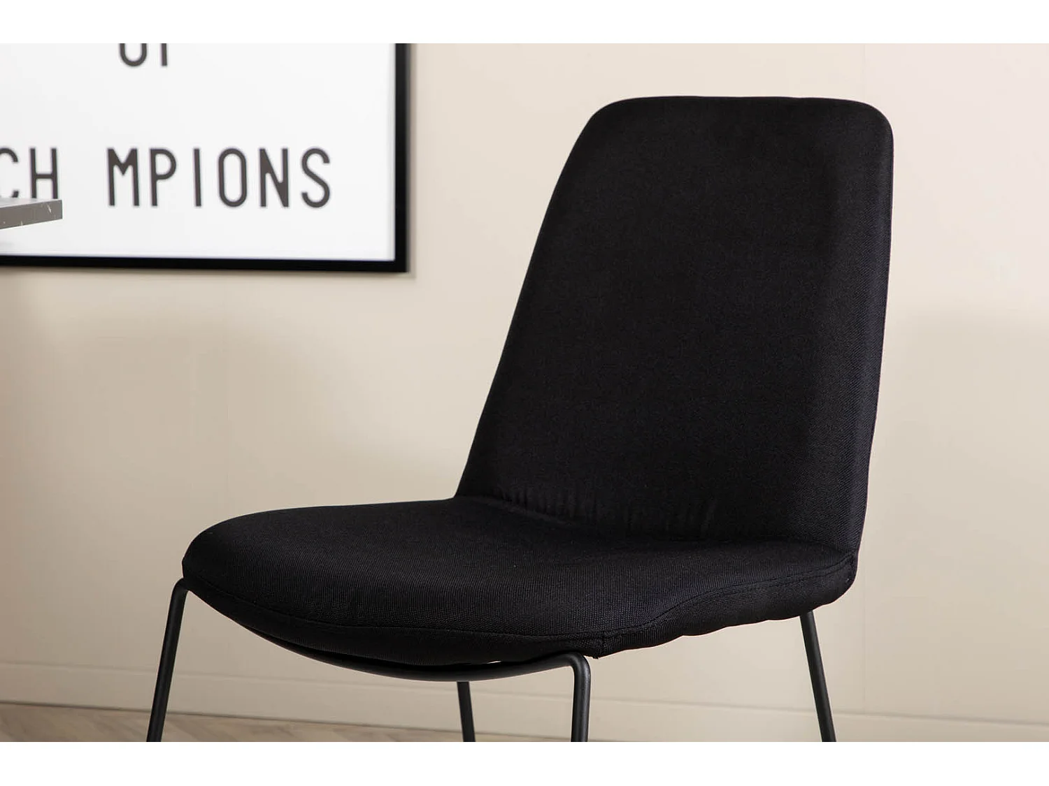 Marbs eethoek eetkamertafel zwart marmer decor en 4 Muce eetkamerstal zwart.