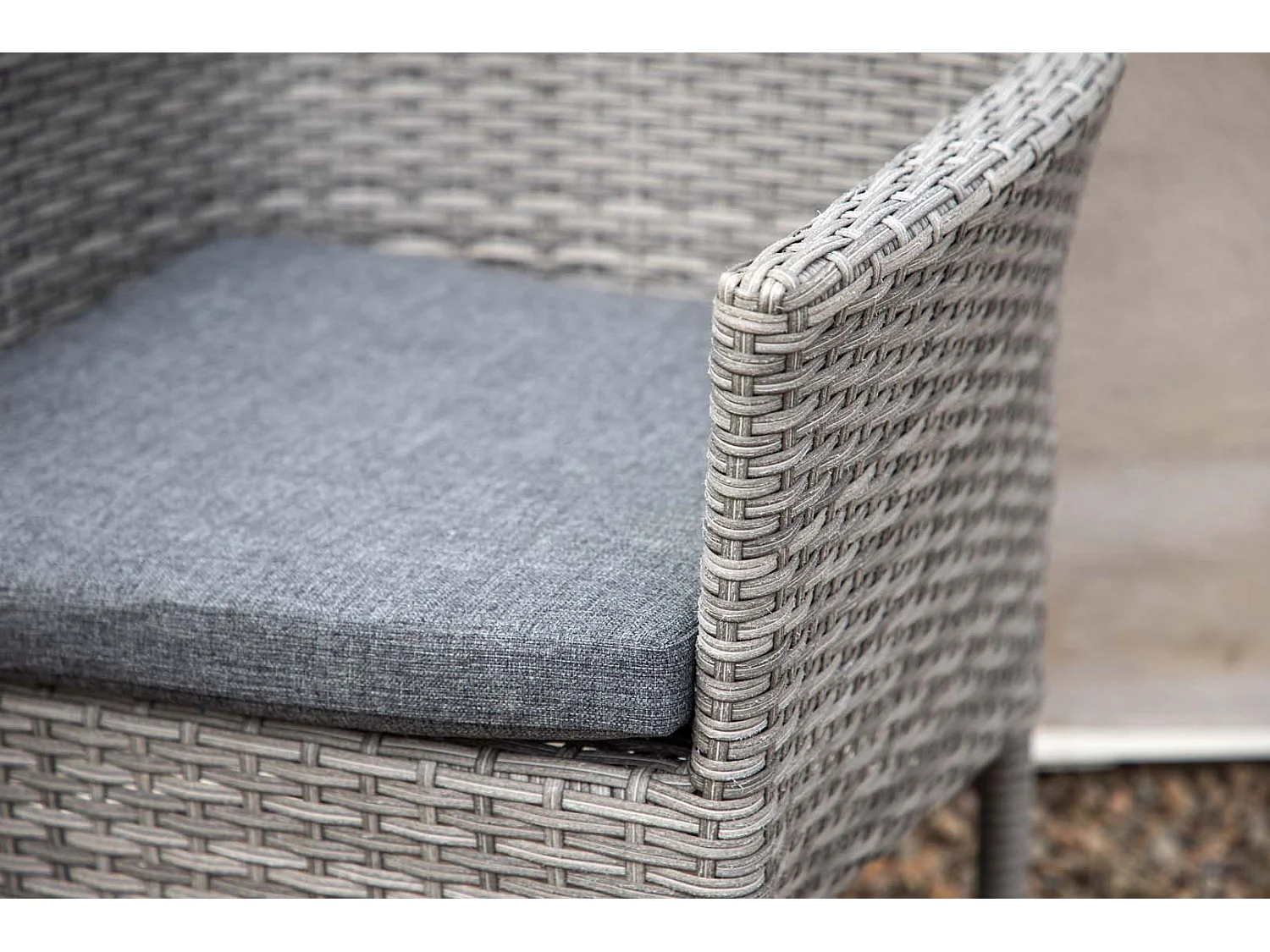 Malina chaise de jardin avec coussin de jardin gris.