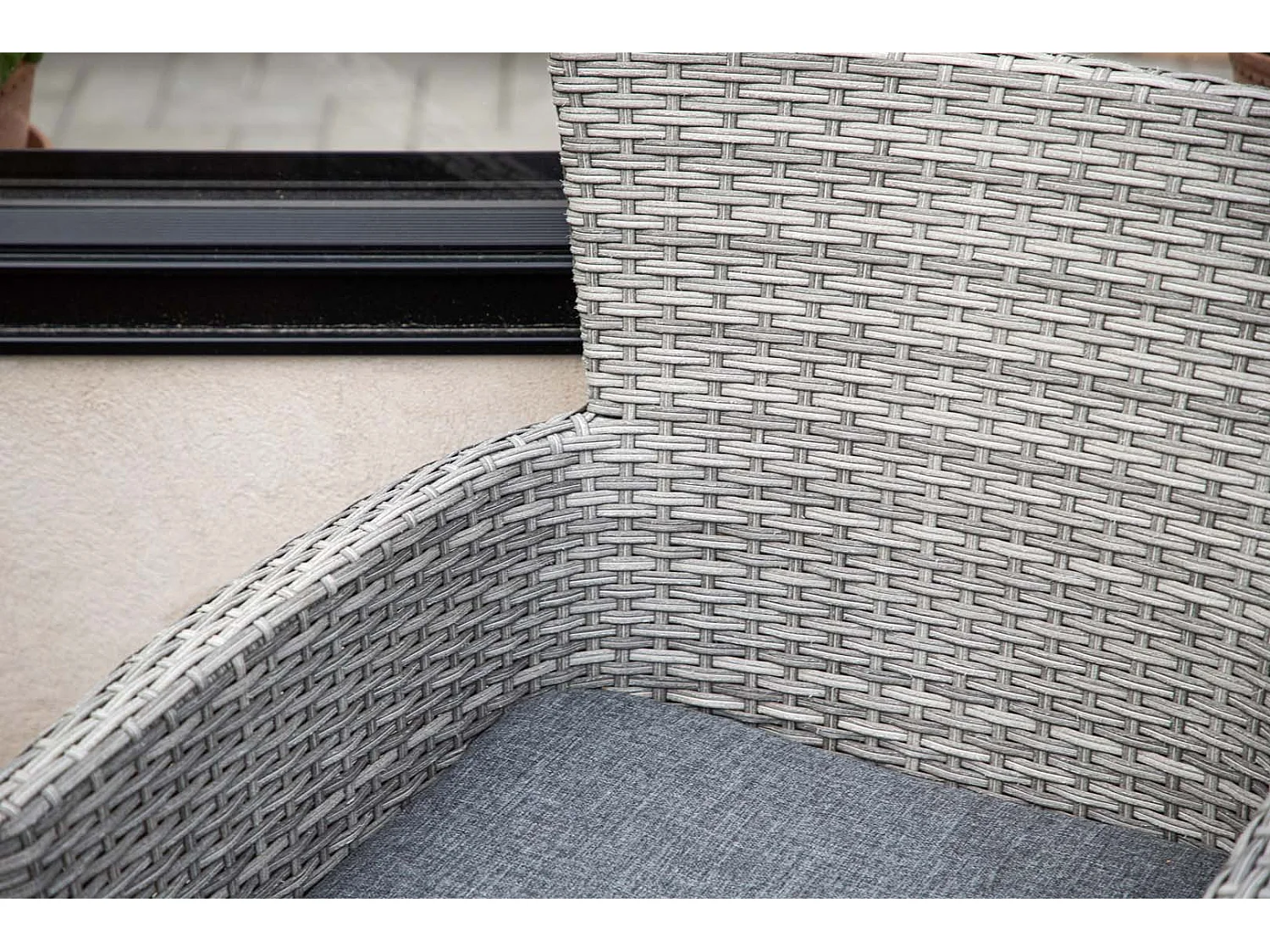 Malina chaise de jardin avec coussin de jardin gris.