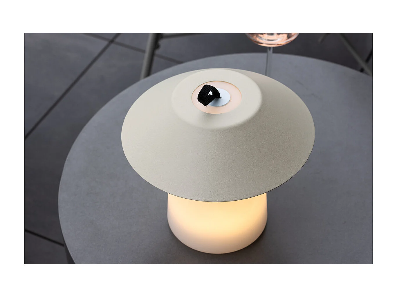 Rubu tafellamp LED buiten beige.